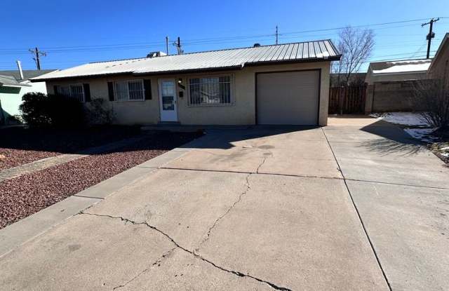 3BD/1BA Home with Newly Remodeled Kitchen