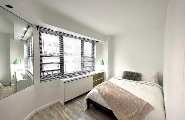 Photo of 210 East 47th Street