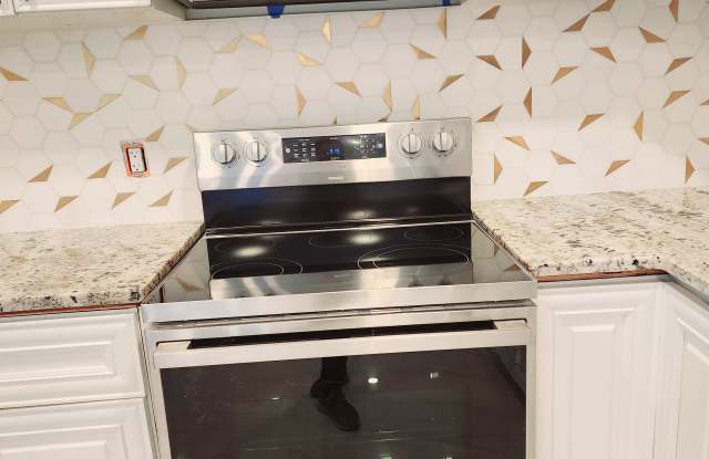 7501 142nd Avenue North Lo420