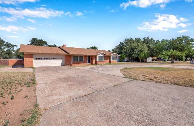 3206 W Golf Course Rd