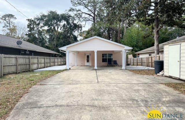 132 Magnolia Avenue SE - 132 Magnolia Avenue Southeast, Fort Walton Beach, FL 32548