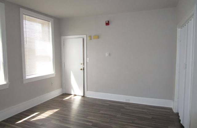 5358 WOODLAND Avenue unit: 2Nd Fl Rear