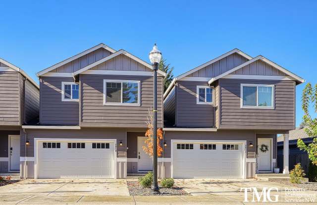 Photo of 3 Bedroom 2.5 Bath End unit Townhome in Minnehaha w/ AC!