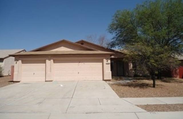 Comfortable 4 Bed. 2 Ba Home with 3 Car Garage in Rita Ranch - 7963 South Teaberry Avenue, Tucson, AZ 85747