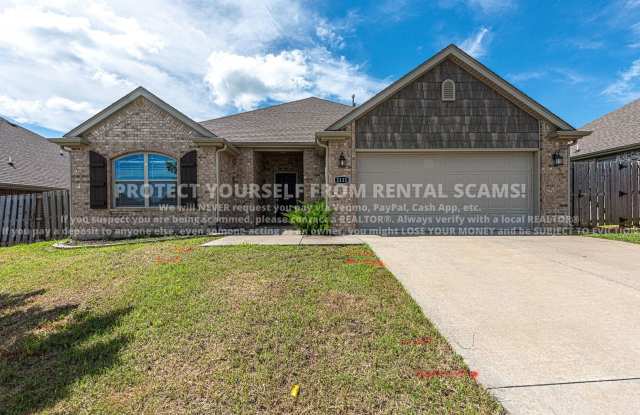1111 Tulip St, Centerton AR 72719