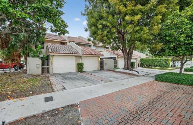 Photo of 210 Washingtonia Ave