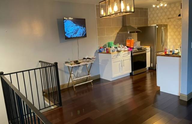 Spacious Townhome 2Bed/1Bath- Available July 1
