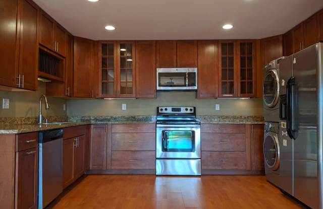 AMAZING 3bed/2bath in Prime Boulder Location! Available July 10th!