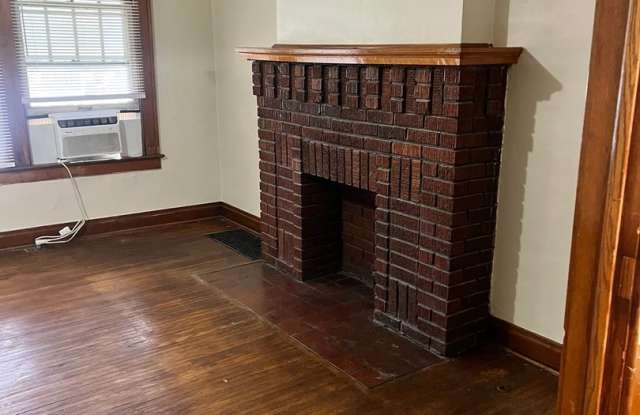 2902-2904 N High St