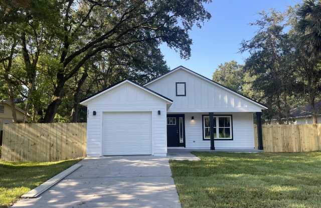 Photo of 231 Monterey Avenue