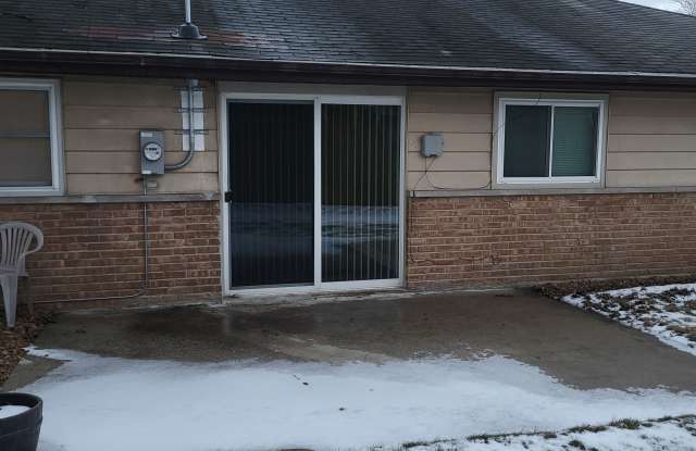 517 Lakewood Boulevard