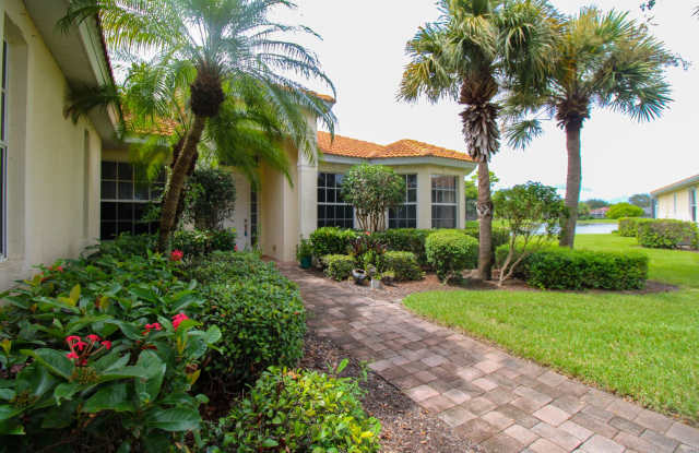 3-Bed + Den Home With Lake Views  Pet-Friendly!