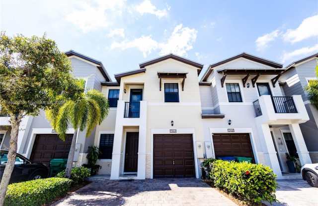 Photo of 10464 NW 61st St