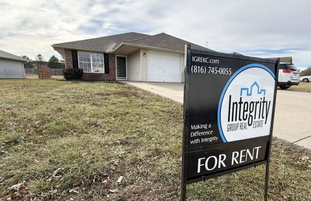 Photo of 417 Northwest Woodbury Drive