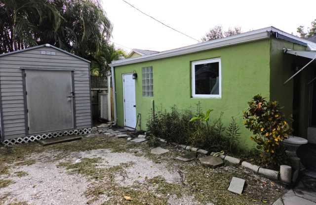 2808-E Clinton Street South - 2808-E Cottage