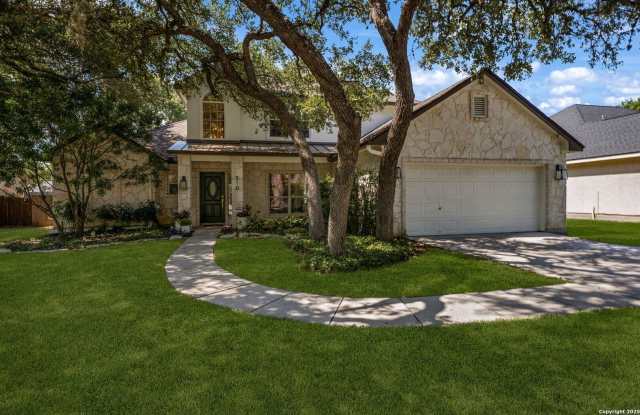 Photo of 210 English Oaks