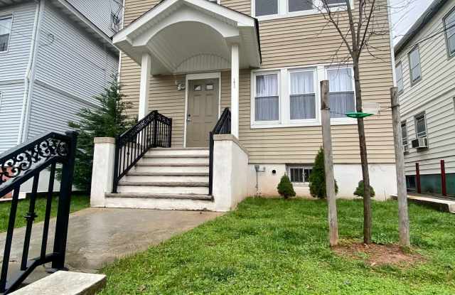 1011 Kilsyth Road - 2A Front