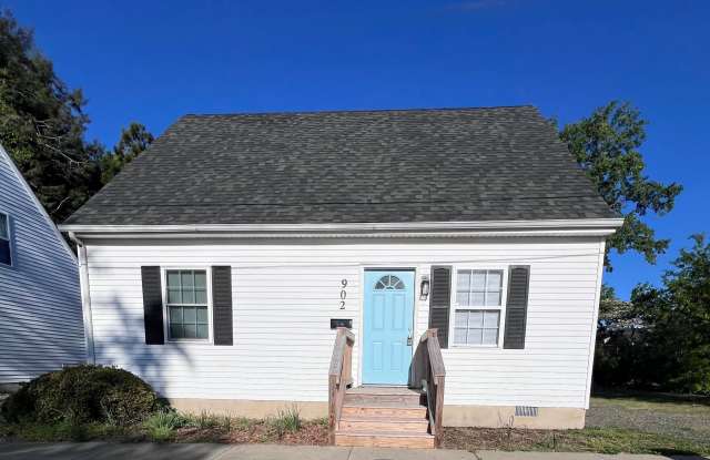 902 Hanson Street (N)