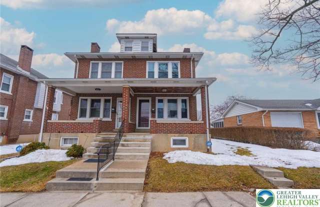 1729 Greenleaf Street