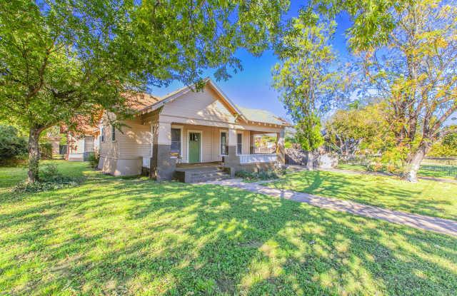 609 Herring Avenue