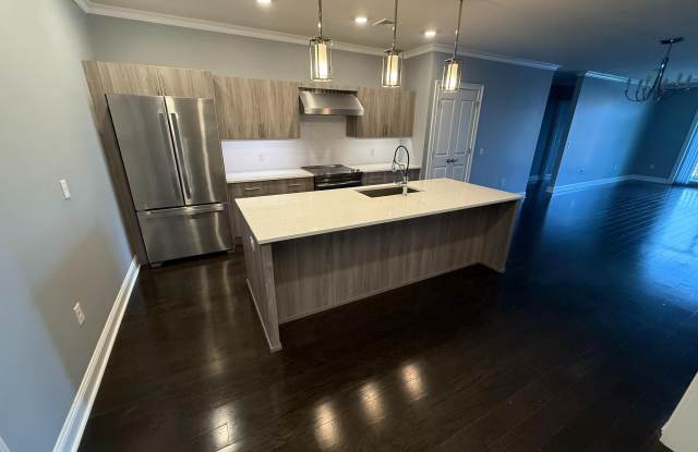 200 N SYCAMORE Street unit: 2I