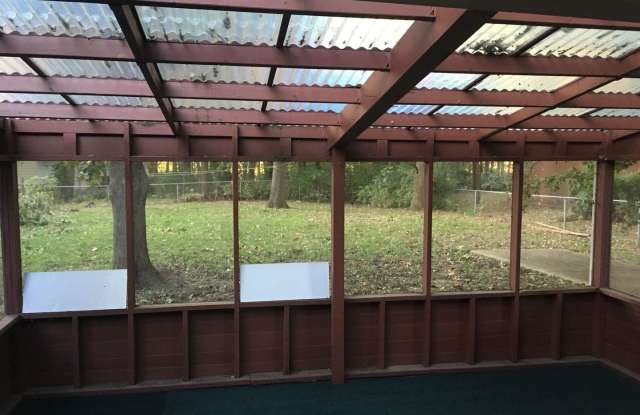 3 Bedroom, 2 bath in the quiet Woodcliff Acres community