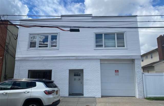 27 Front Street