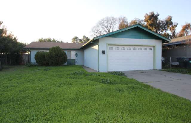 Beautiful 3 bed, 2 bath, 2 car garage home on Mascot Ave - 5844 Mascot Avenue, Lemon Hill, CA 95824