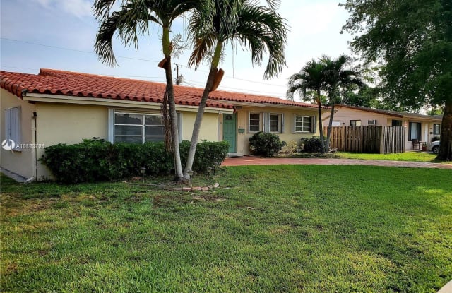 10461 SW 46th Ter - 10461 Southwest 46th Terrace, Westwood Lakes, FL 33165