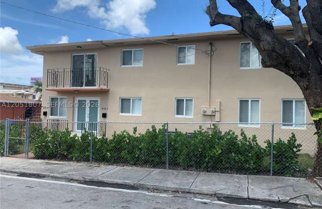 901 NW 22nd Ct