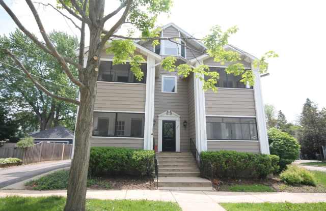 139 W Russell Street unit: 2E