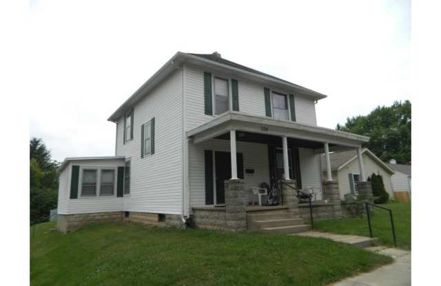 2-Story House, 4Bed/2Bath with Lots of Room, Washer/Dryer. Pet Friendly & Large Yard