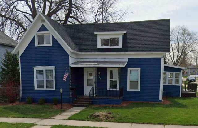 Photo of 4 Bedroom 1 Bath House Available