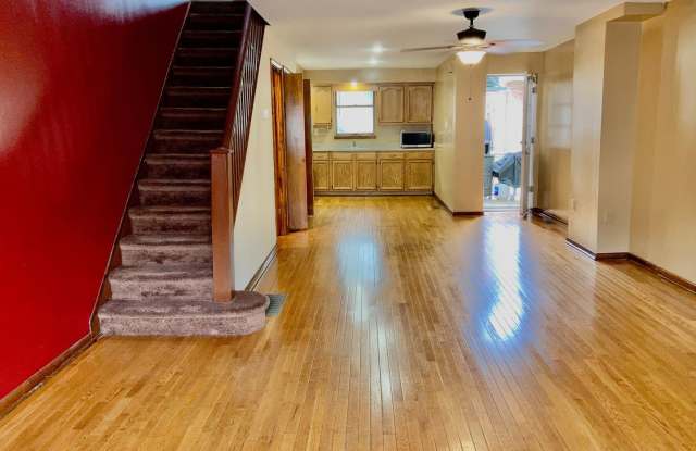 Photo of Marconi Plaza 3bd/2bth w/ Parking on Unique PHL Cul De Sac