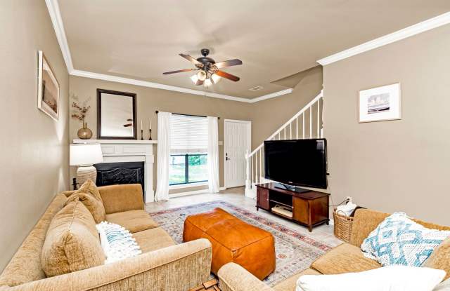 2 Bedroom Furnished Townhome off Jefferson Hwy| All Utilities Included|Community Pool| Long Term Rental