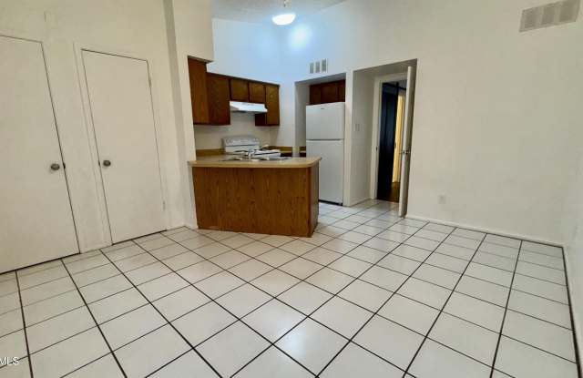 302 S WESTFALL Avenue