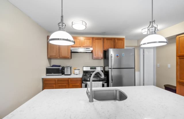 1107 East Genesee Street - B