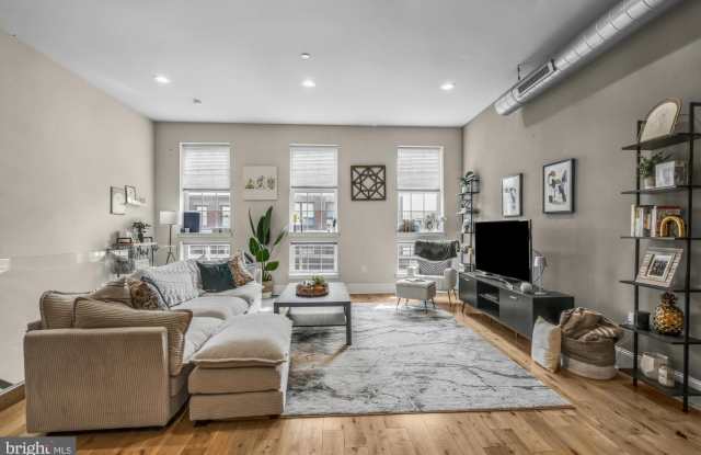 Photo of 1244 N FRONT Street unit: 1