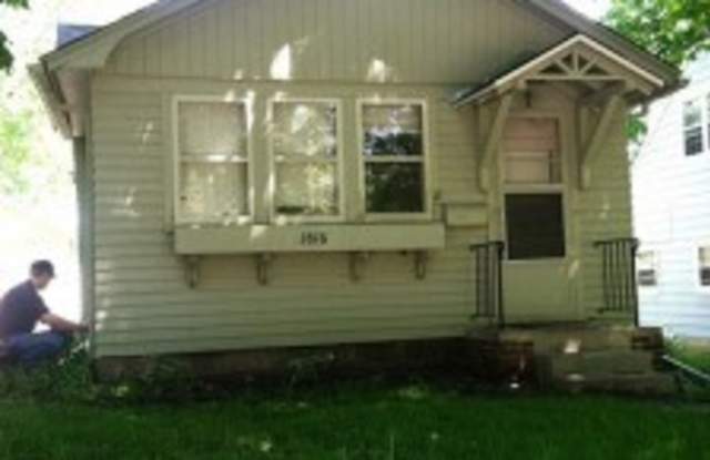 1816 Walnut St - Cedar Falls