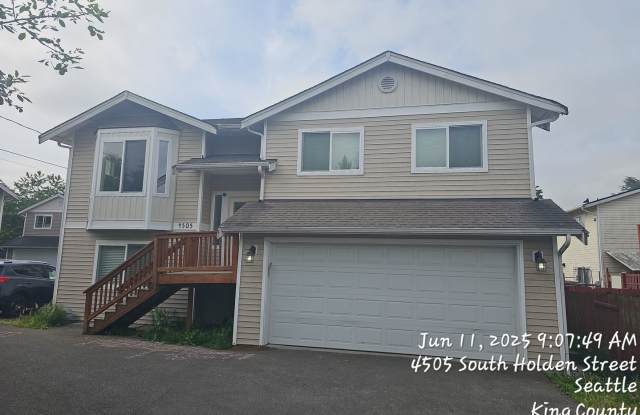 Photo of South Seattle split level home - 5 bedroom and 3 bathroom home. Available NOW!