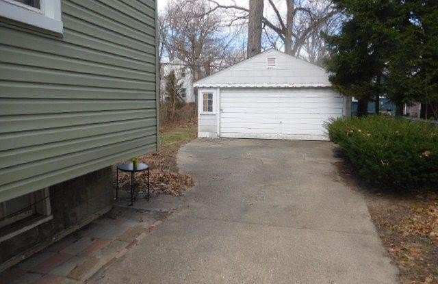 630 W HAZELHURST Street