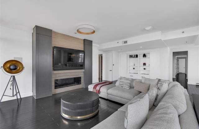 2233 Peachtree Road NE