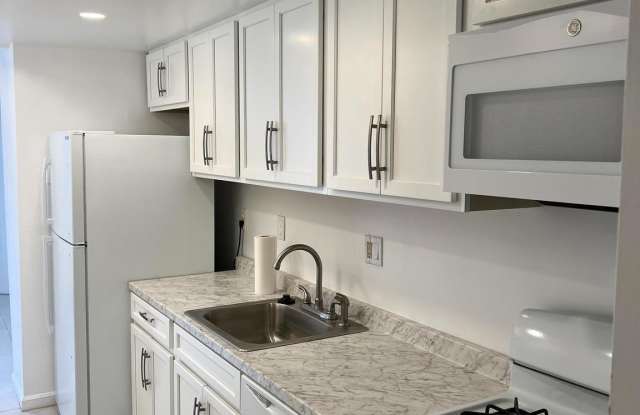 Photo of 1342 NE LEVIS Street NE