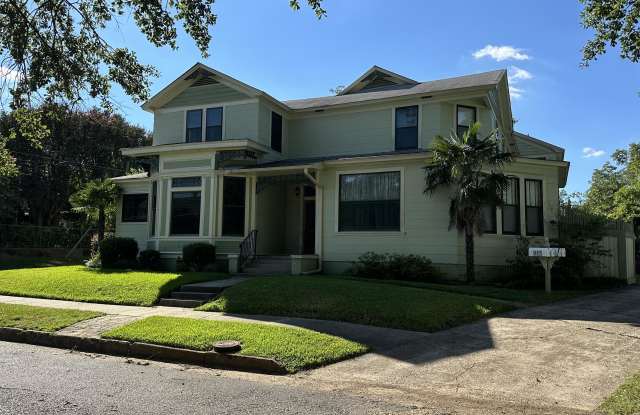 Photo of 915 East 5th Street - A