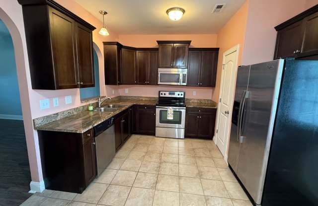 2 bedroom, 2.5 bath Townhouse