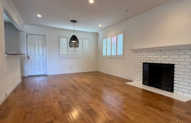 Beautiful 3 Bedroom, 2 Bathroom Home in Prime Santa Monica Location