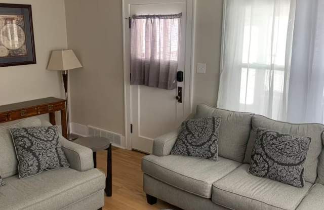 Spacious Benson Bungalow - 4BD 2B