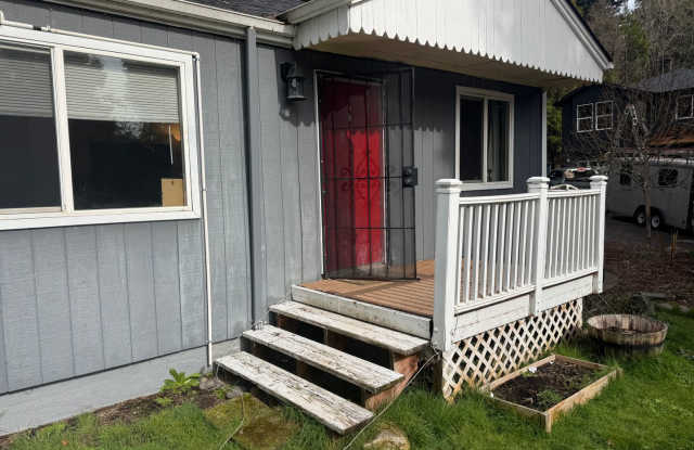 Great Single Level Home in Oakridge!