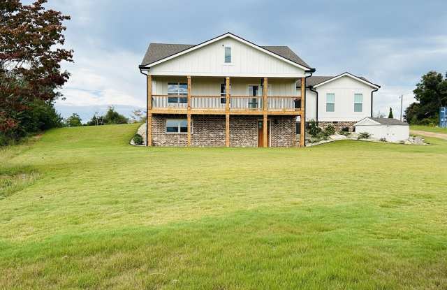 Photo of 425 Smokey Road