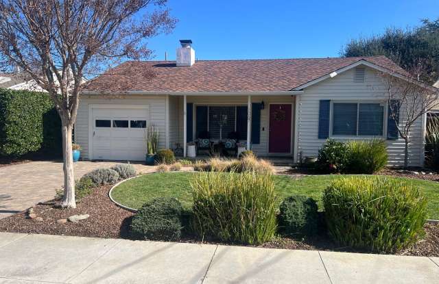 Beautiful 3 bed 2 bath fully furnished home in Mountain View.
